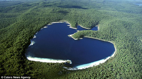 Đảo Lake McKenzie ở Australia.