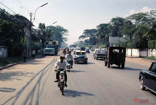 Tháng 10/1968. Những chiếc xích lô đạp trên đường Lê Lợi.