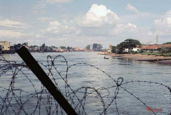Tháng 11/1968. Quang cảnh nhìn từ dưới cầu Chữ Y.
