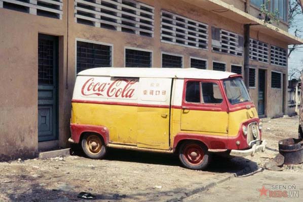 Tháng 11/1968. Xe chở hàng của hãng Coca Cola.