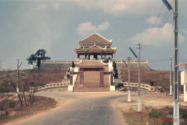 Tháng 2/1969. Nhà tưởng niệm tại nghĩa trang Biên Hòa của quân đội VNCH.