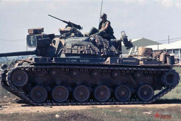 Tháng 2/1969. Xe tăng của quân đội Mỹ trên đường cao tốc Biên Hòa